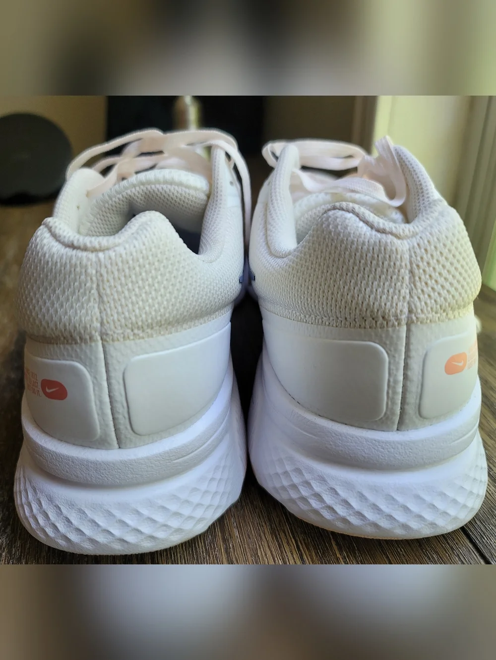 Nike Women's White & Peach Running Shoes - Picture 4 of 10